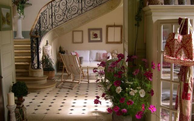 Chateau De Bessey-Les-Citeaux
