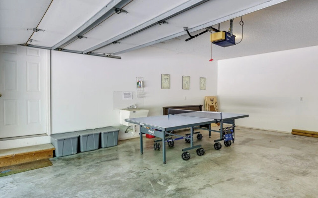 The Bella Vista Lakeside Treehouse: Dock & Kayaks!