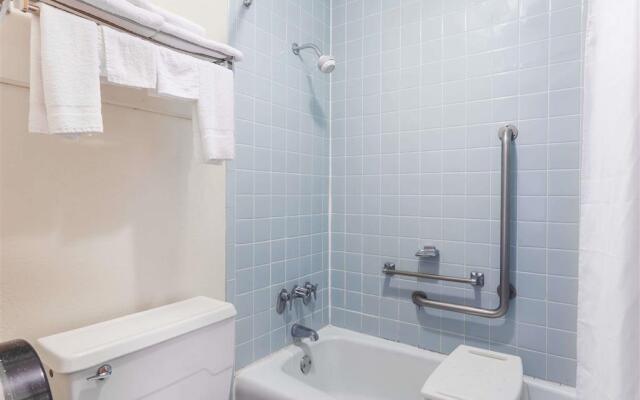 Days Inn by Wyndham McDonough