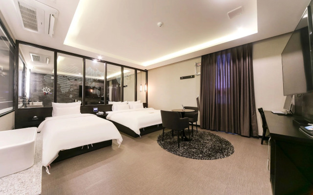 Le Idea Hotel