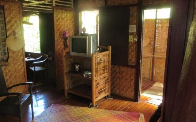 Alumbung Tropical Living