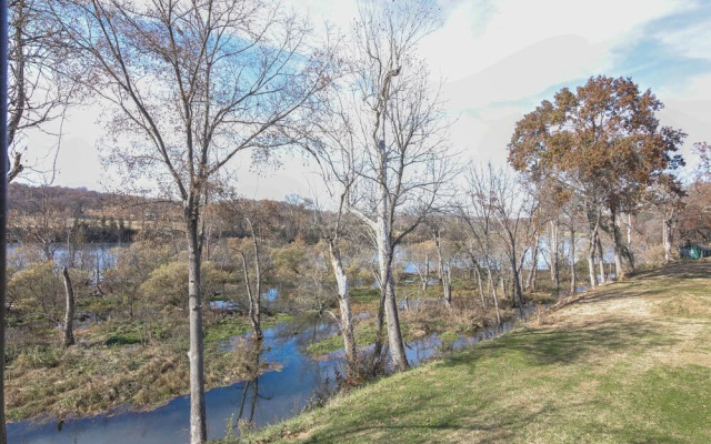 Riverfront Cotter Home: Close to Trout Fishing!