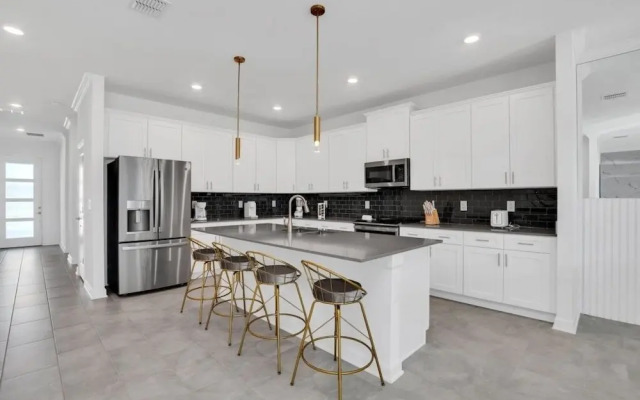 4350scene 6 Bedroom Villa