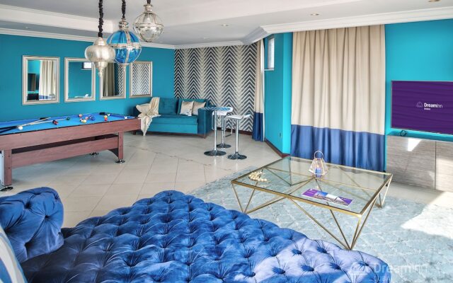 The Palm Jumeirah Villas - Frond E by LUX Holiday Home