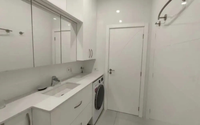 Elegant and Spacious Apartment With Sea Vieuw