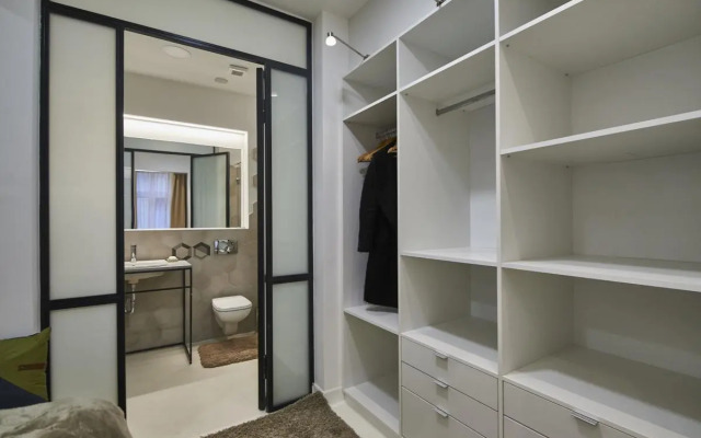 ORANGEHOMES Unique design 3 bathrooms flat