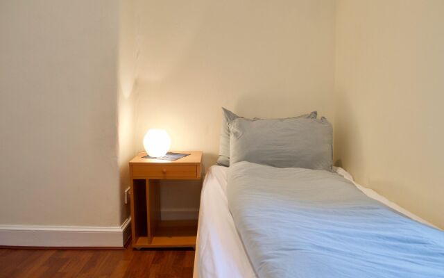 2 Bedroom Apartment In Pleasance