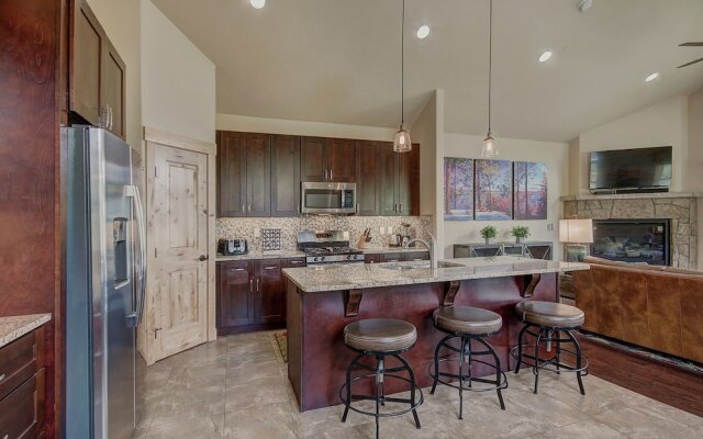 Maggie Point 3 Bedroom Townhouse by RedAwning