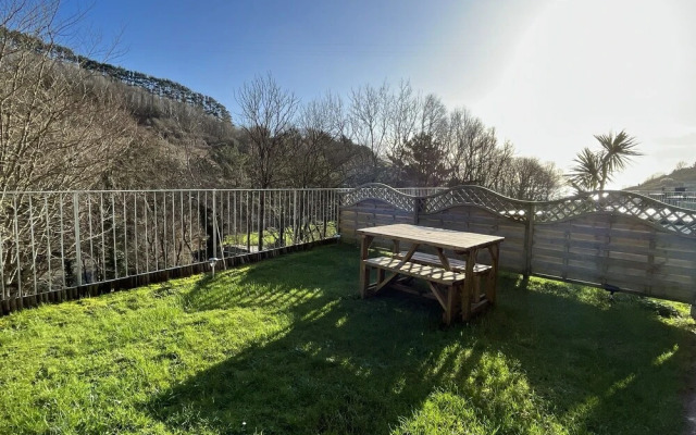 Captivating 2-bed Villa in Millendreath Near Looe
