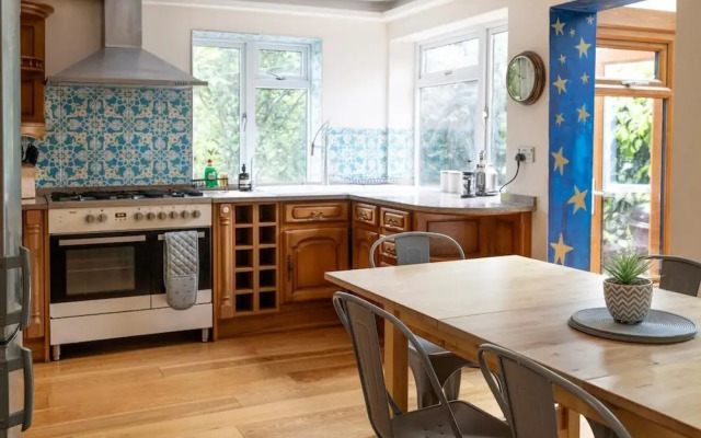 Charming Frome Retreat With 4 Bedrooms
