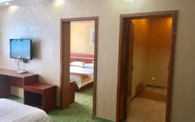 Xixia Chaoyue Business Hotel