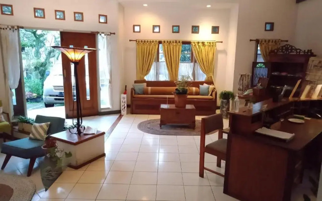 Rumah Asri Bed And Breakfast