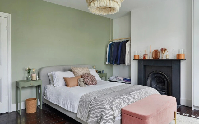 JOIVY Stylish 2-Bed House W/ Private Garden In Hackney