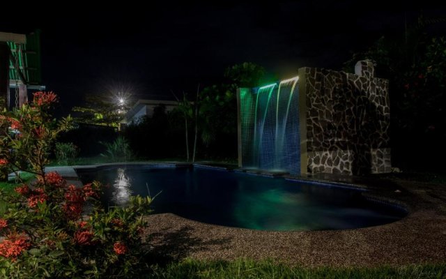 2 Comfortable New Villas Near Pacific, Private Pool With Waterfall!