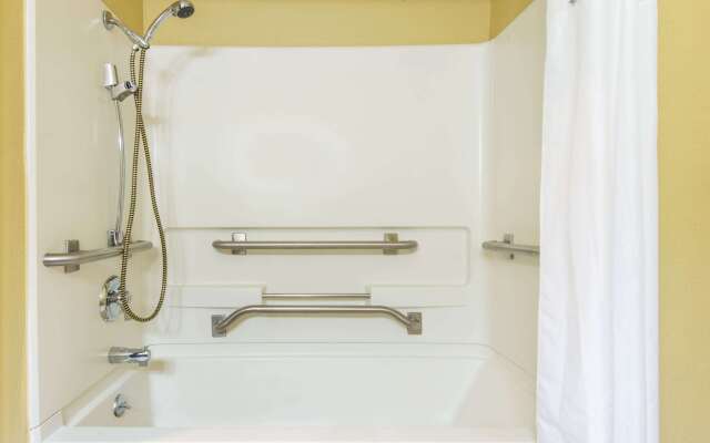 Super 8 by Wyndham Trinidad