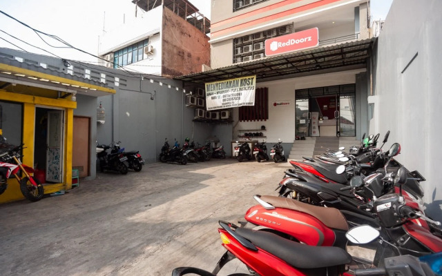 Formerly Reddoorz Near Binus Anggrek 2