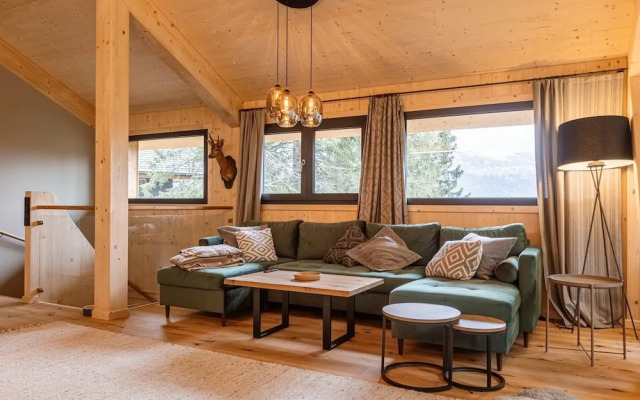 Lavish Chalet With hot tub