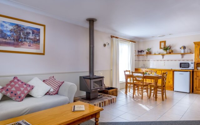 Honeysuckle Cottages Stanthorpe