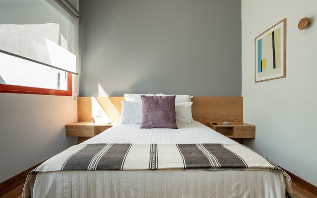 Hip, Tech Top Floor Apt, w/ Private Terrace
