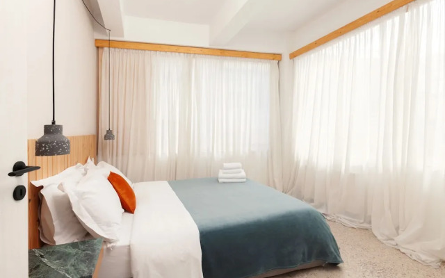 The Marble Suites, PLAKA