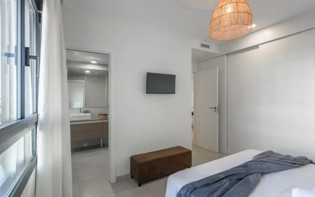 New Apartment With Sea Views