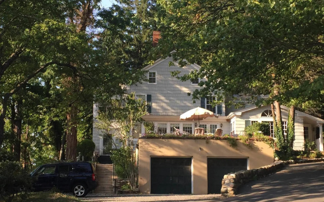 The Harbor Rose Bed & Breakfast