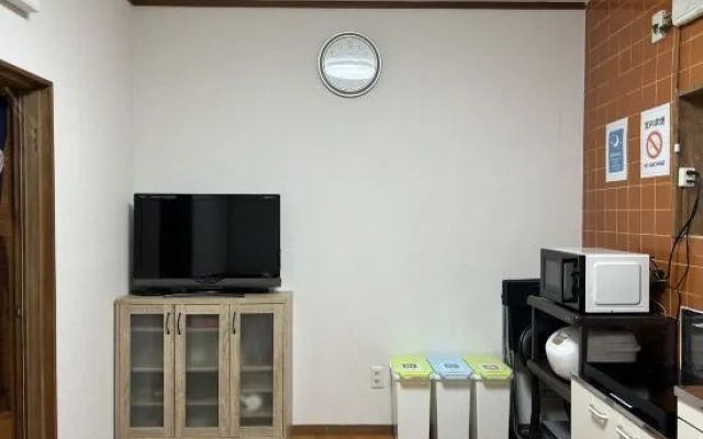 KIX House Waraku III: 5BR Roomshare/Vacation Home Near Kansai Airport – Kitchen – Izumisano