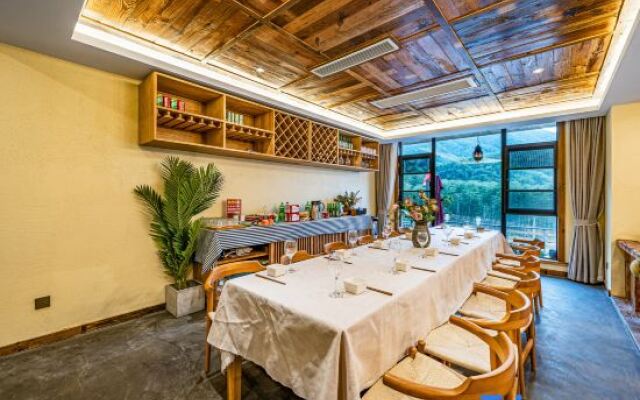Mantu Anji's Secret Mountain Luxury House