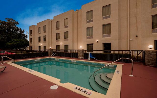 Red Roof Inn Pensacola Fairgrounds