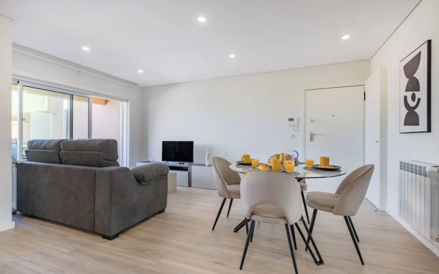 The Pine Flat with Pool at Furadouro