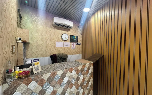 OYO 36061 Om Residency