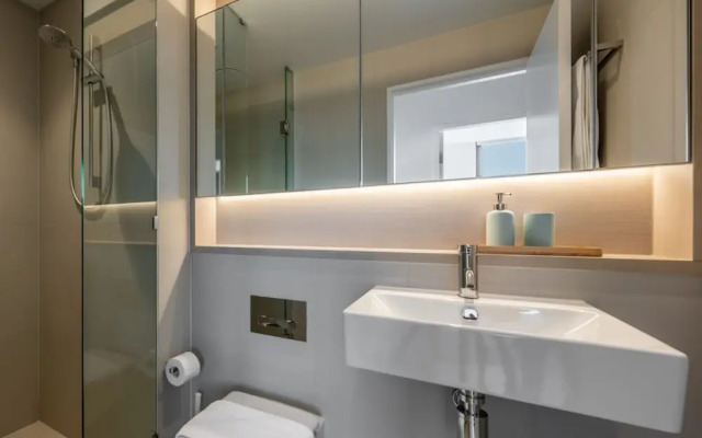 Melbourne Private Apartments - Collins Wharf Waterfront, Docklands