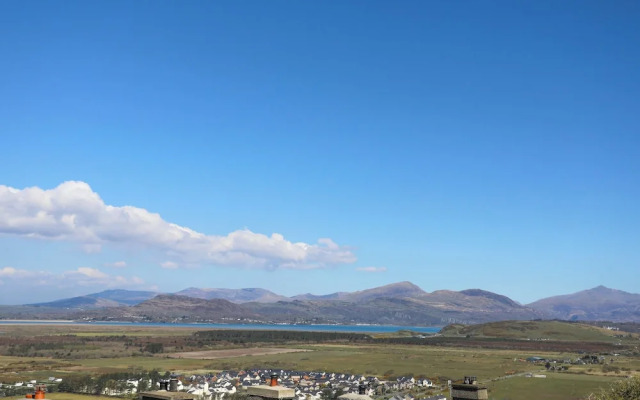 Harlech Apartments - Matholwch