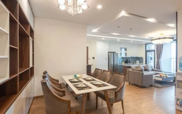 Luxury Apartment at VinHomes Metropolis
