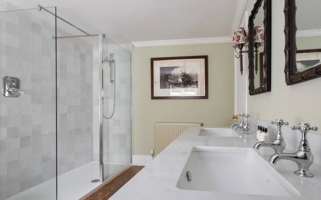 Vernon Street by Onefinestay