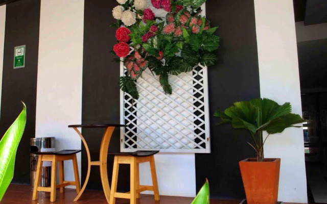 Grand Esie Service Apartment