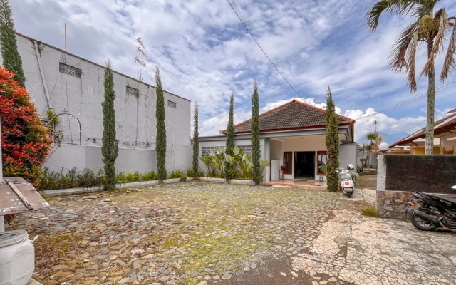 RedDoorz at Penginapan Garuda Batu