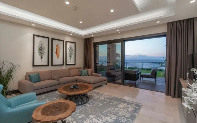 Red Rock Hotel & Suites By Selseve