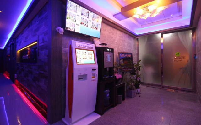 Jinju Comma Self Check-in Motel