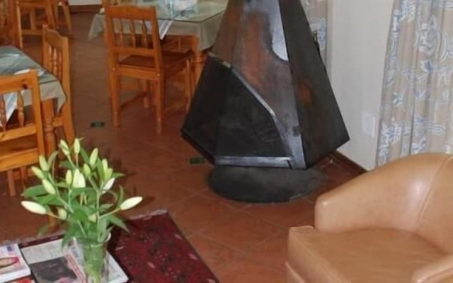 Woodmead Guest Lodge
