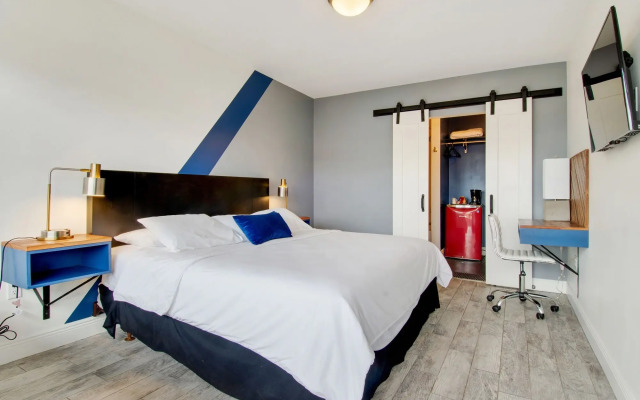 The Iris Motel