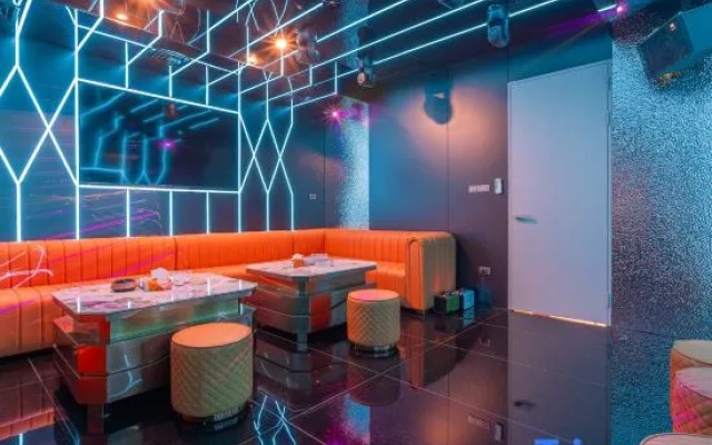 T M L-Urban 4 Bedroom-Independent Swimming Pool and Ktv