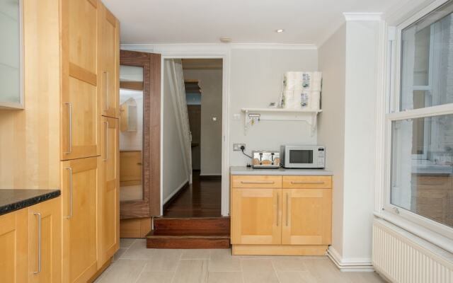 Modern 5 Bedroom House In Battersea