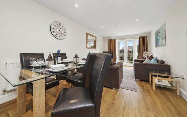 London Heathrow Living Serviced Apartments- Apt 10