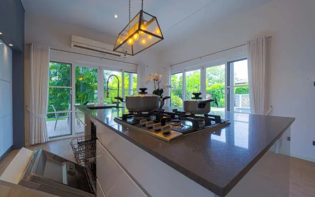 Modern 3 Bedroom Pool Villa - MR54