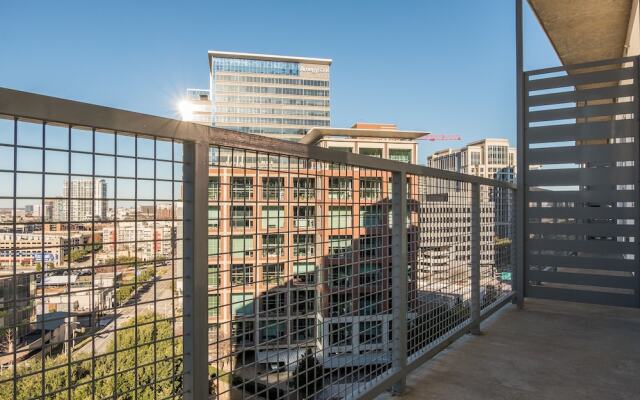 Uptown Downtown City View 1 BR Apt by Frontdesk