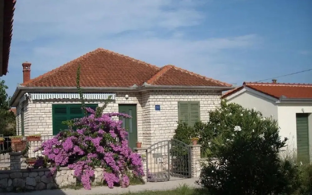 Jaroje - 80m From the Beach With Parking - H