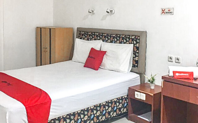 RedDoorz near Bukit Darmo Golf