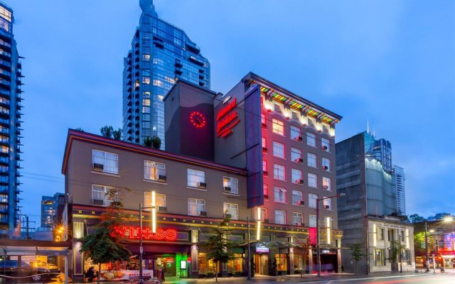 Howard Johnson Hotel by Wyndham Vancouver Downtown