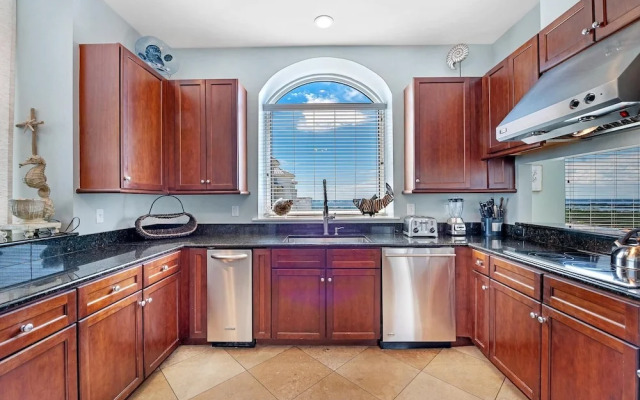 Indigo East 2104 Penthouse